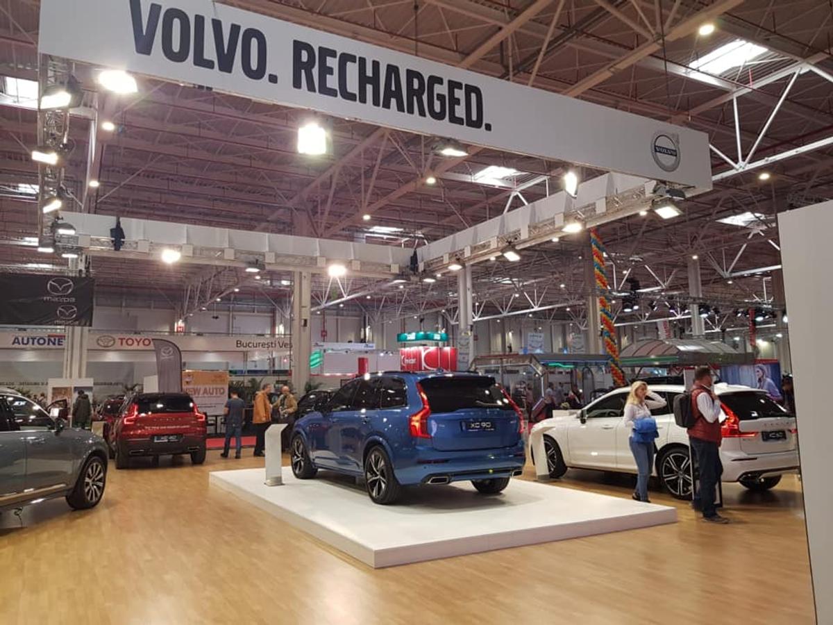 EXCLUSIV / VIDEO McLaren-ul lui Alibec, analizat la Salonul Auto București: „Dacă se duce zi de zi la antrenament cu el, are nevoie de maseuză”