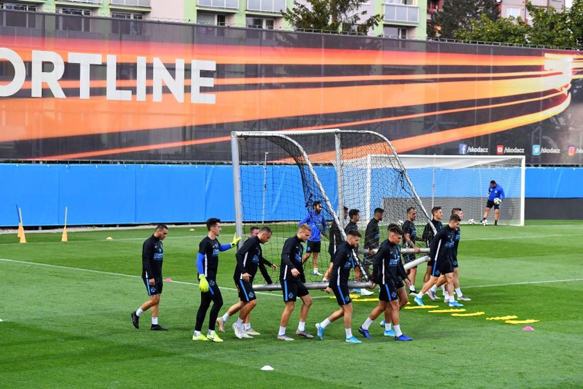 MLADA BOLESLAV - FCSB // VIDEO + FOTO FCSB a făcut antrenamentul oficial înaintea meciului din turul III al Europa League! Mihai Pintilii ar putea debuta în acest sezon