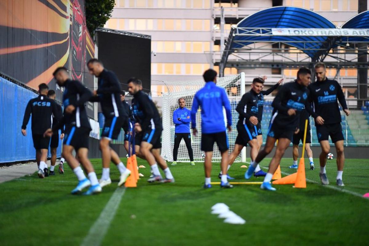 MLADA BOLESLAV - FCSB // VIDEO + FOTO FCSB a făcut antrenamentul oficial înaintea meciului din turul III al Europa League! Mihai Pintilii ar putea debuta în acest sezon
