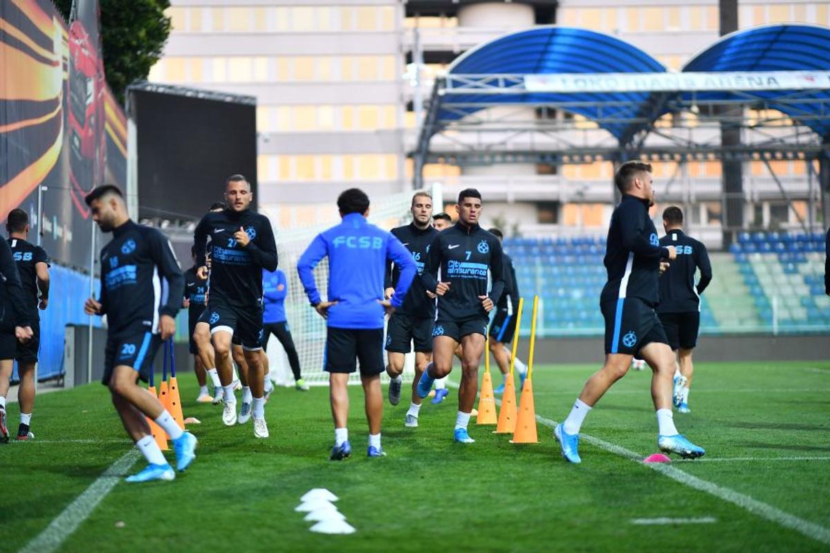 MLADA BOLESLAV - FCSB // VIDEO + FOTO FCSB a făcut antrenamentul oficial înaintea meciului din turul III al Europa League! Mihai Pintilii ar putea debuta în acest sezon