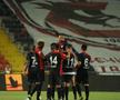 GAZIANTEP - BEȘIKTAȘ 3-2 // VIDEO Șumudică a condus Beșiktaș cu 3-0, dar a primit două goluri într-un minut! Cum s-a terminat „nebunia” de meci în care au fost acordate trei cartonașe roșii