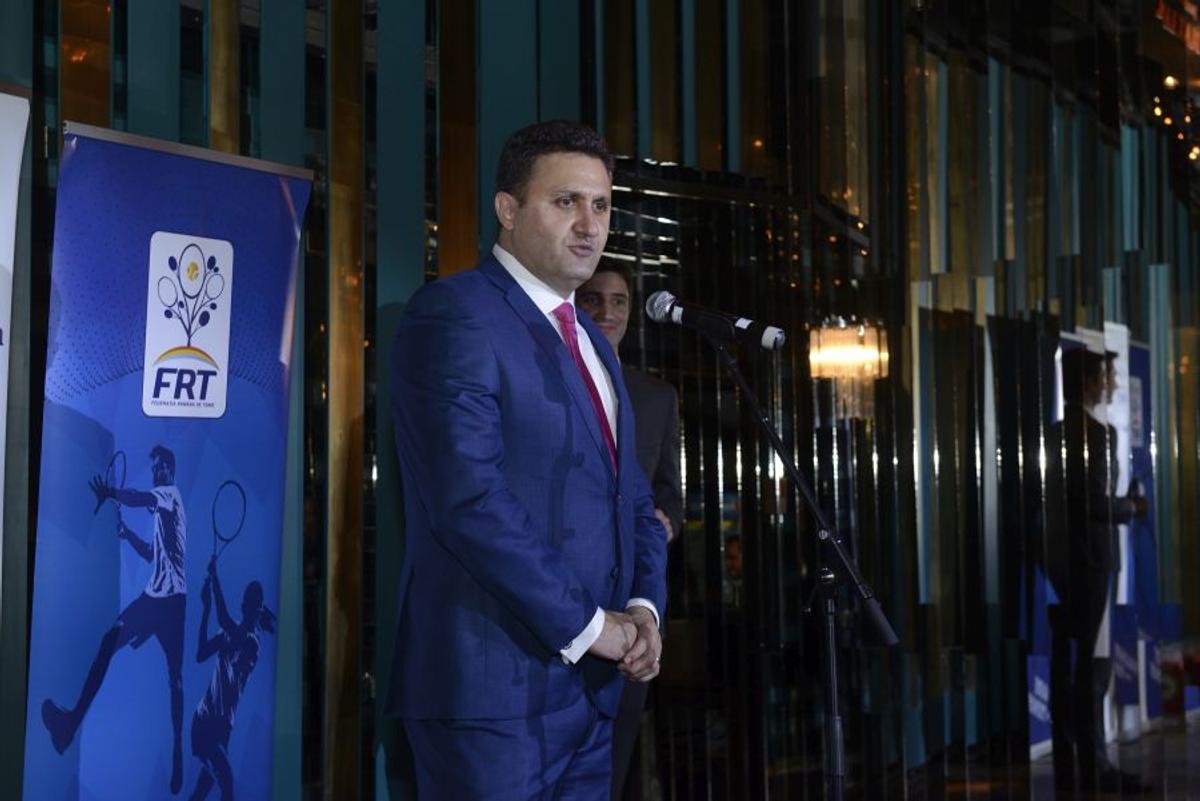 VIDEO Dezastru total la sala Dinamo: șoareci, ploaie, igrasie, jeg!