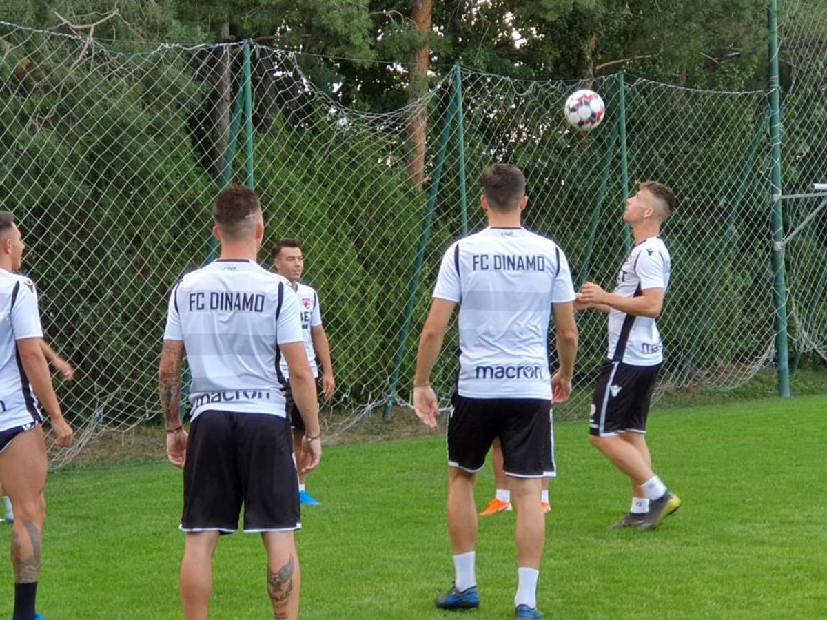 CHINDIA TÂRGOVIȘTE - DINAMO // VIDEO + FOTO Surpriză la Dinamo: 10 jucători la control antidoping » Ce vedetă a venit la antrenament
