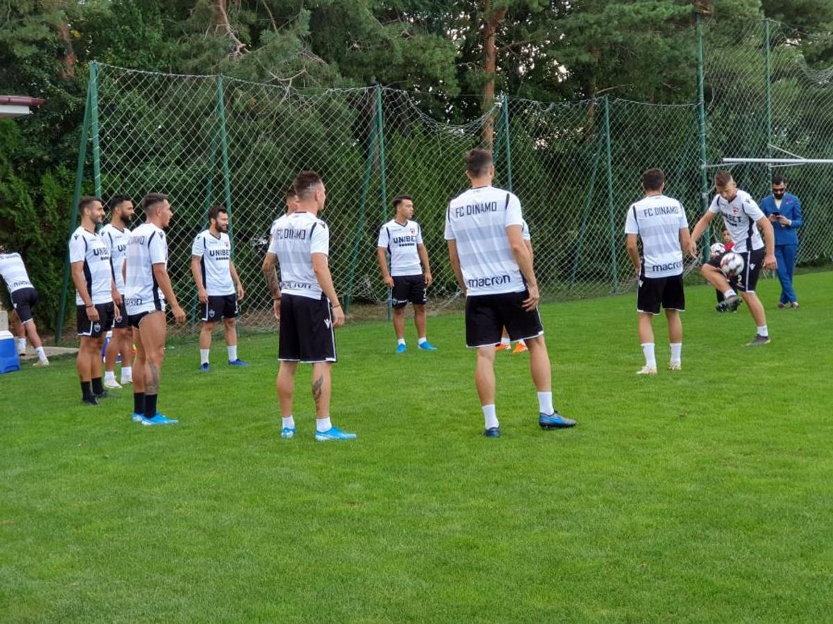 CHINDIA TÂRGOVIȘTE - DINAMO // VIDEO + FOTO Surpriză la Dinamo: 10 jucători la control antidoping » Ce vedetă a venit la antrenament