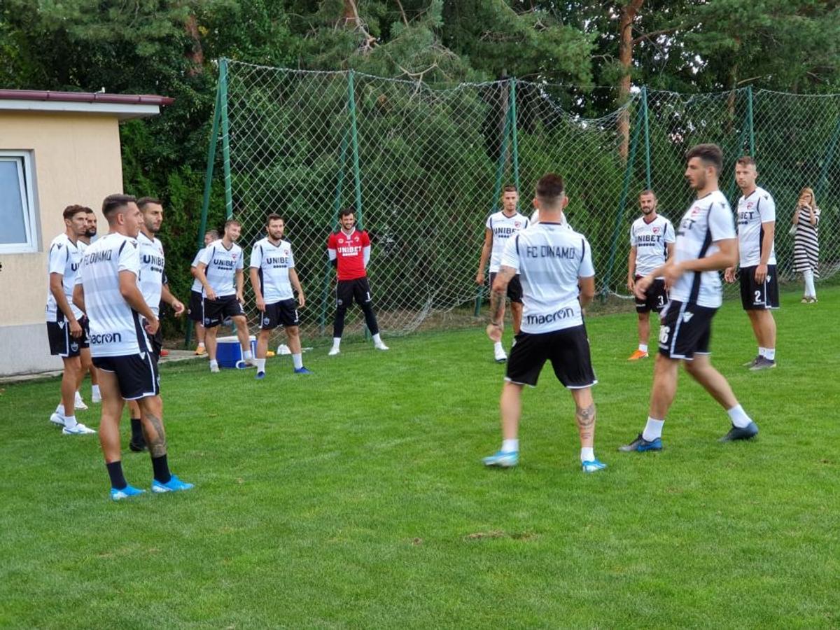 CHINDIA TÂRGOVIȘTE - DINAMO // VIDEO + FOTO Surpriză la Dinamo: 10 jucători la control antidoping » Ce vedetă a venit la antrenament