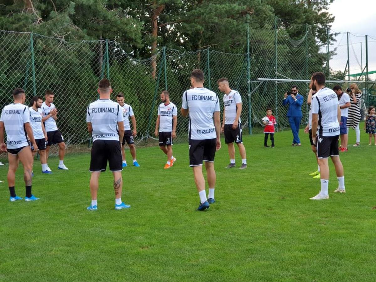 CHINDIA TÂRGOVIȘTE - DINAMO // VIDEO + FOTO Surpriză la Dinamo: 10 jucători la control antidoping » Ce vedetă a venit la antrenament