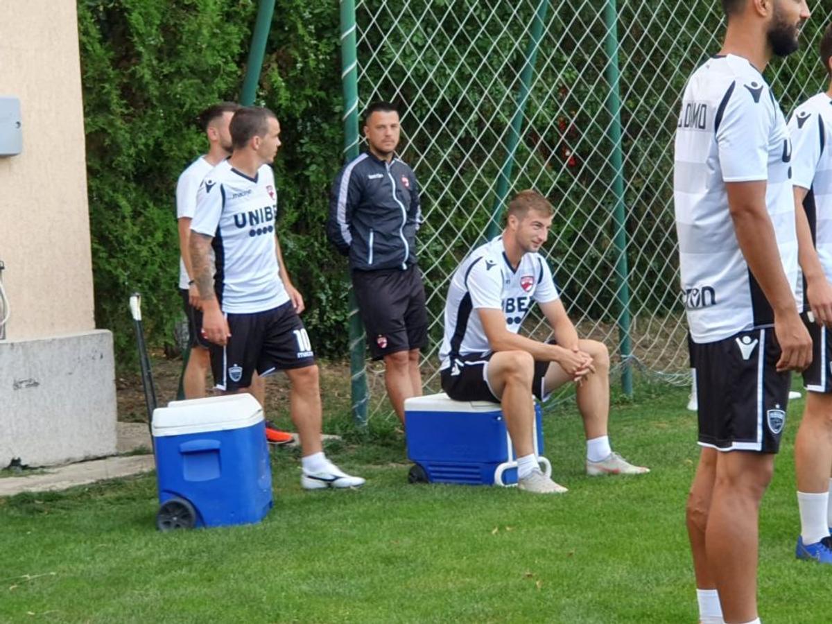 CHINDIA TÂRGOVIȘTE - DINAMO // VIDEO + FOTO Surpriză la Dinamo: 10 jucători la control antidoping » Ce vedetă a venit la antrenament