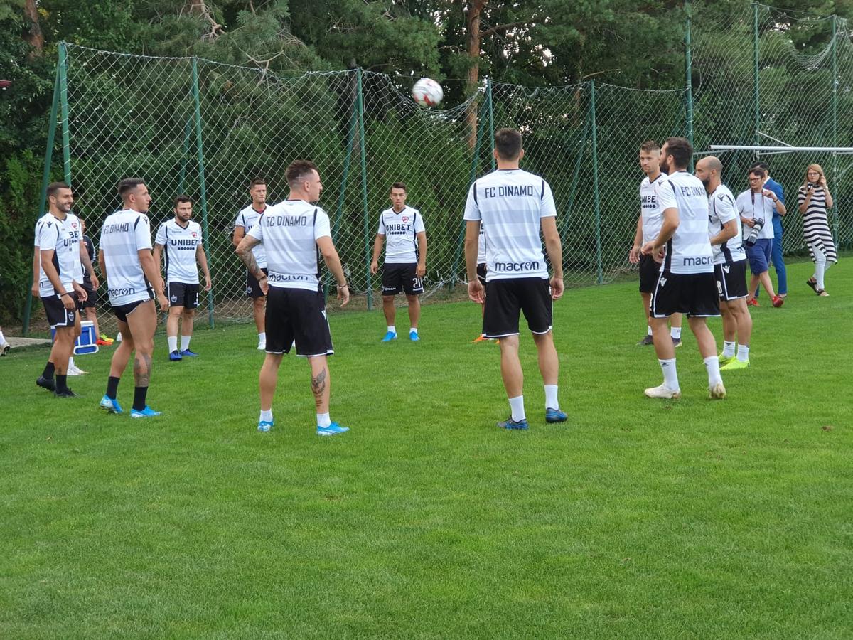 CHINDIA TÂRGOVIȘTE - DINAMO // VIDEO + FOTO Surpriză la Dinamo: 10 jucători la control antidoping » Ce vedetă a venit la antrenament