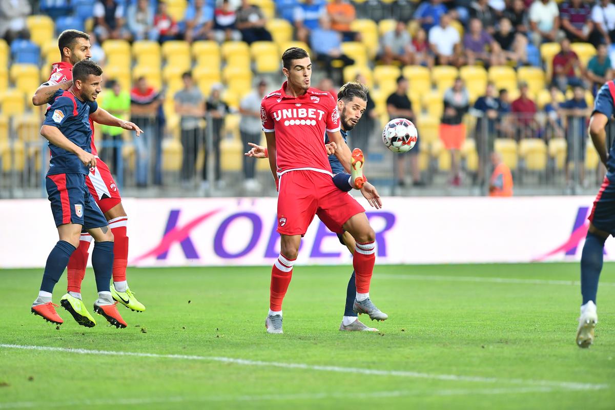 CHINDIA TÂRGOVIȘTE - DINAMO 3-2 // VIDEO+FOTO Uhrin n-a schimbat nimic! Roș-albii pierd contra Chindiei și revin pe ULTIMUL LOC