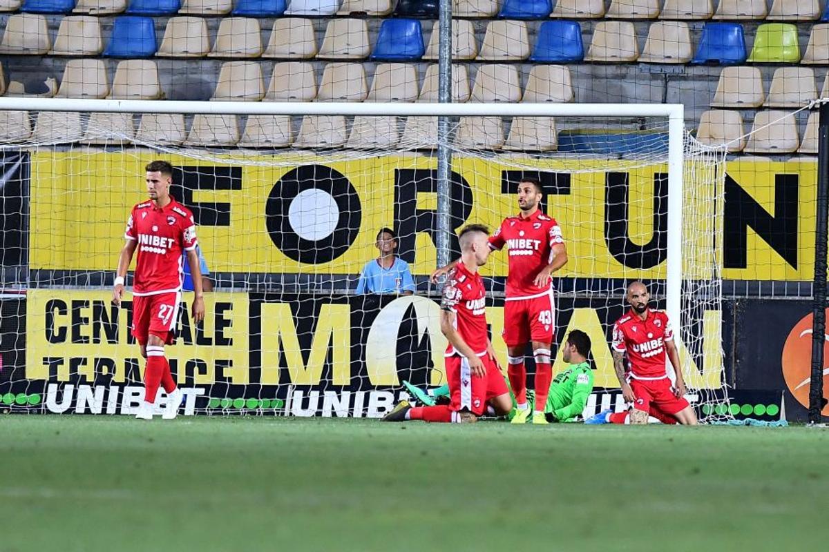 CHINDIA TÂRGOVIȘTE - DINAMO 3-2 // VIDEO+FOTO Uhrin n-a schimbat nimic! Roș-albii pierd contra Chindiei și revin pe ULTIMUL LOC