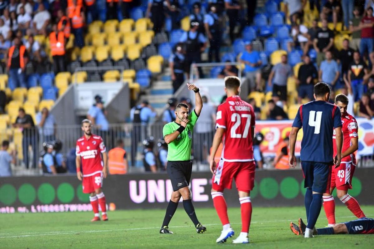 CHINDIA TÂRGOVIȘTE - DINAMO 3-2 // FOTO Panică în prelungirile meciului! Marius Martac a leșinat, iar ambulanța și-a făcut apariția pe teren