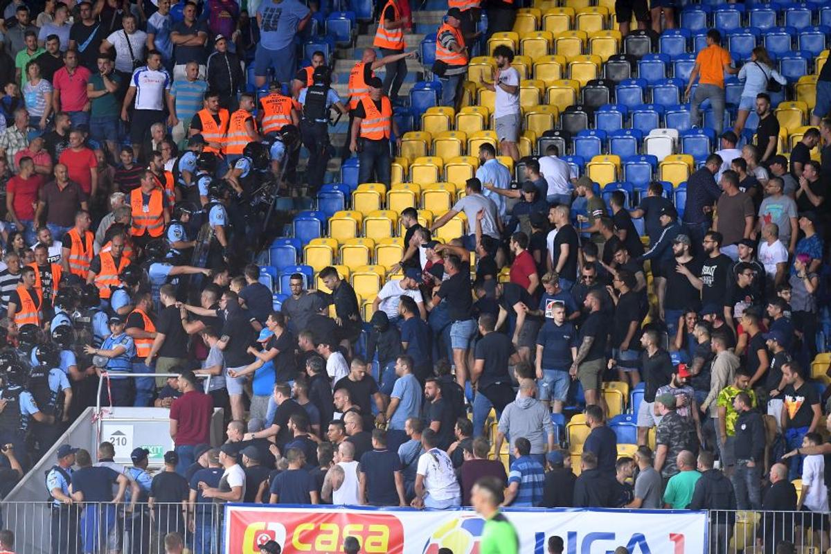 CHINDIA TÂRGOVIȘTE - DINAMO // VIDEO Ultrașii din PCH au oprit din nou meciul! Ce s-a întâmplat la Ploiești