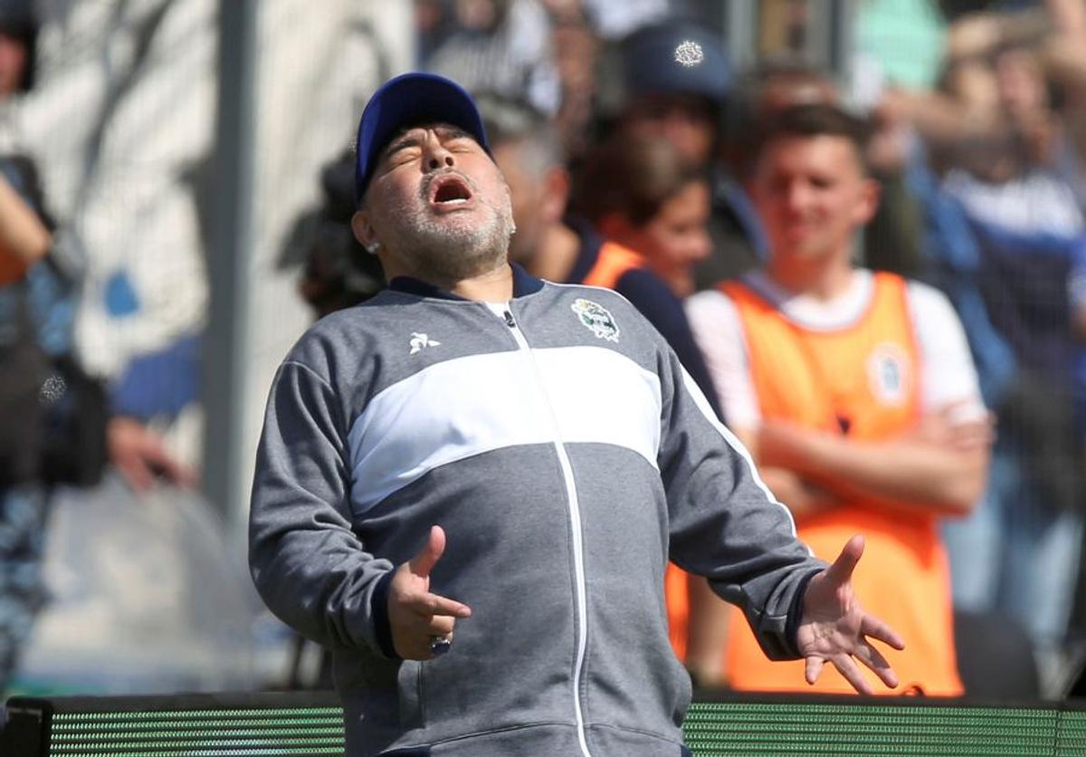 VIDEO Diego Maradona, înfrângere la debut într-o atmosferă fabuloasă: „Mă doare sufletul”