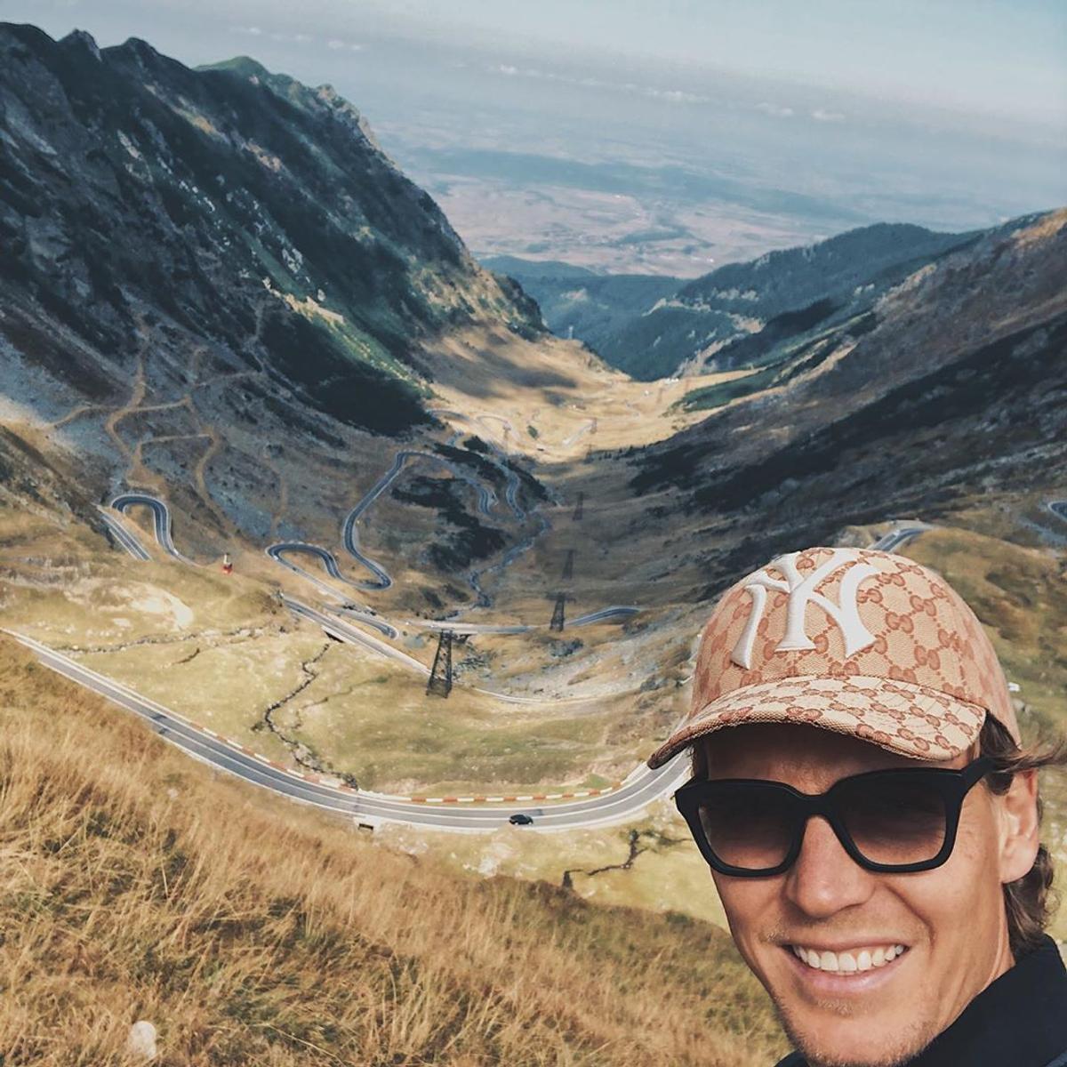 GALERIE FOTO A fost în Top 5, iar acum face reclamă României! Tomas Berdych s-a întâlnit cu ursul pe Transfăgărășan