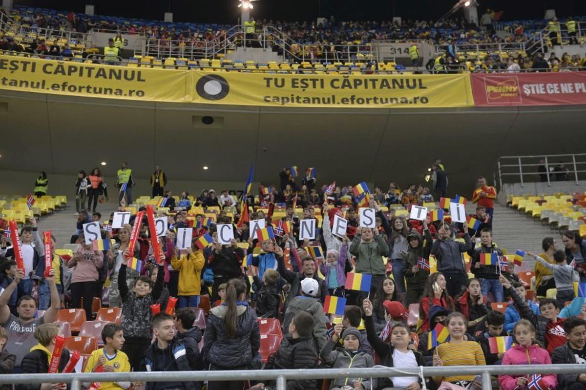 ROMÂNIA - NORVEGIA 1-1 // GALERIE FOTO Cel mai simpatic mesaj afișat de copii pe Arena Națională