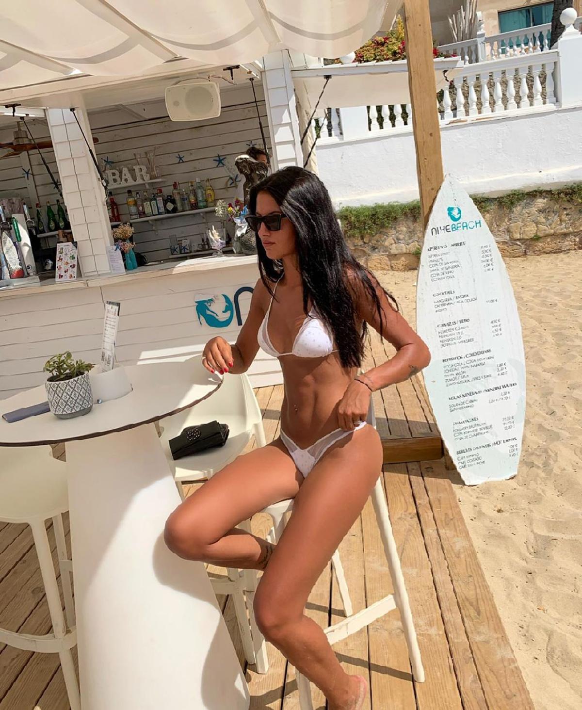 FOTO & VIDEO Indecisă » Miss Italia e microbistă, însă ține cu două mari adversare din Serie A