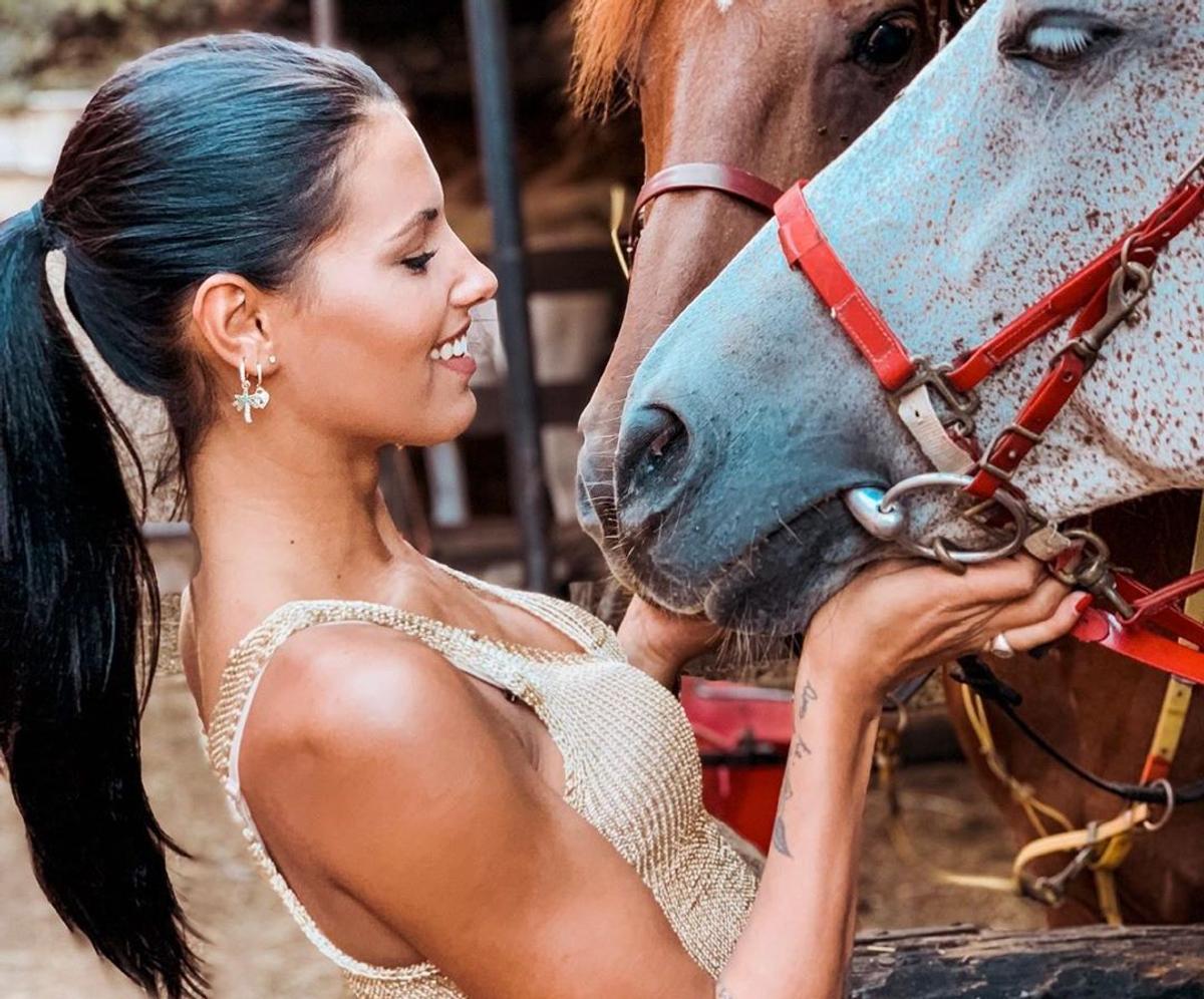 FOTO & VIDEO Indecisă » Miss Italia e microbistă, însă ține cu două mari adversare din Serie A
