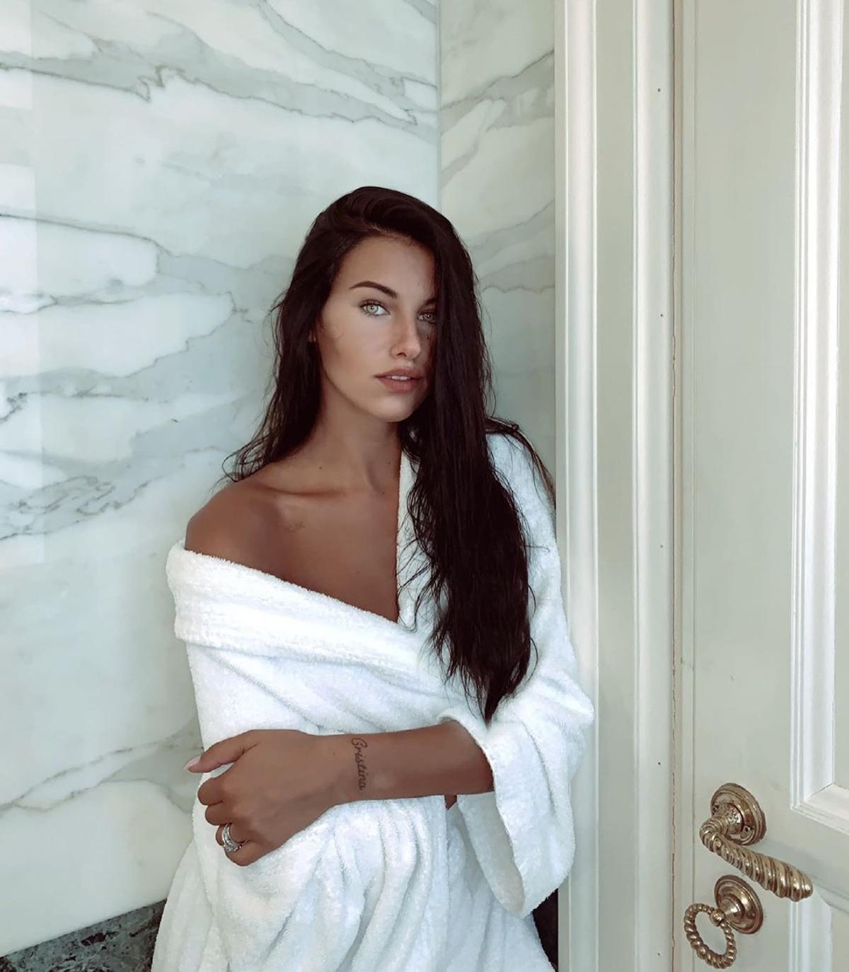 FOTO & VIDEO Indecisă » Miss Italia e microbistă, însă ține cu două mari adversare din Serie A
