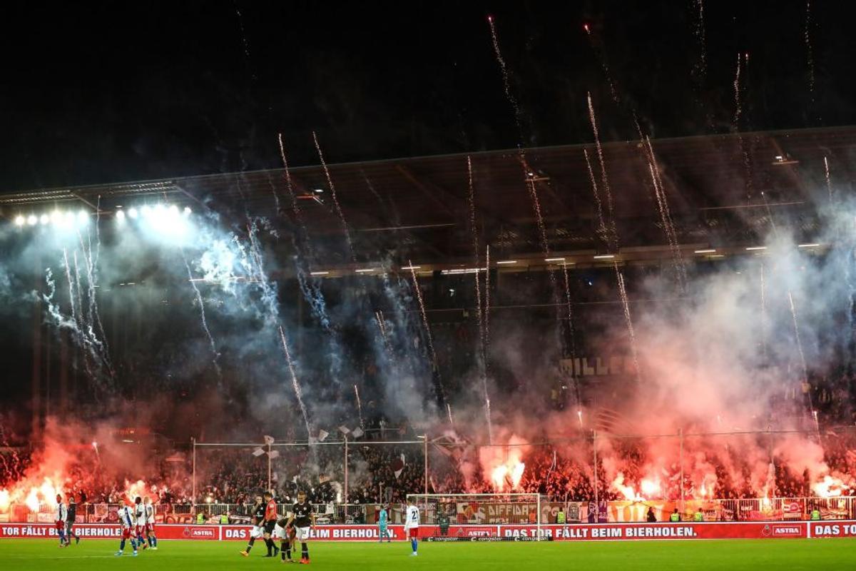 SANKT PAULI - HAMBURG 2-0 / Festival pirotehnic
