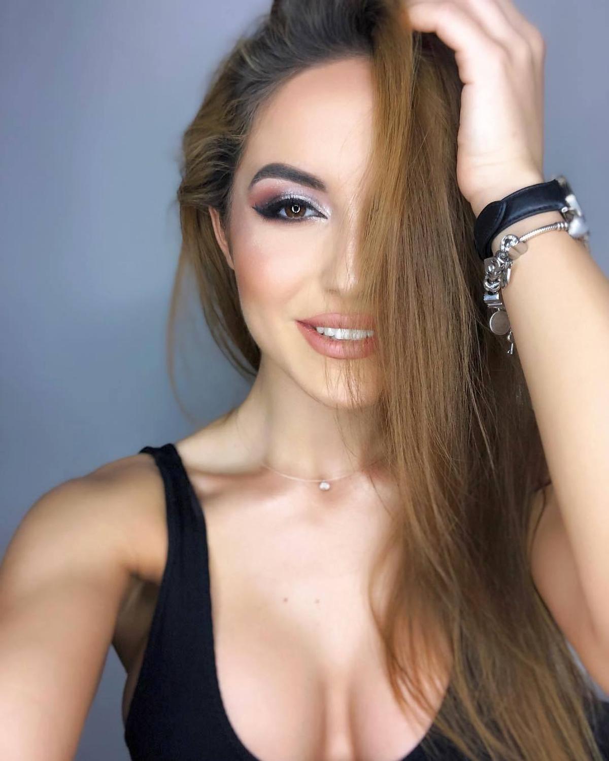 GALERIE FOTO A luat mințile tuturor bărbaților! Roberta Anghel este una dintre cele mai sexy antrenoare de fitness din București