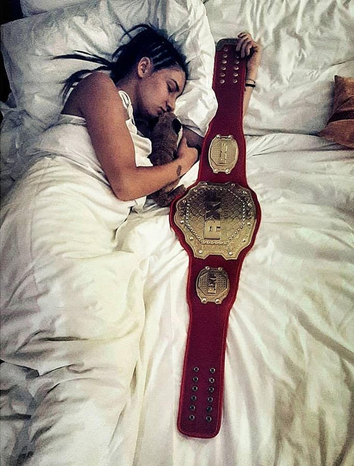FOTO Bărbatul din spatele Dianei Belbiță, sportiva care se pregătește de debutul în UFC: „El reuşeste să facă mereu acea minune”