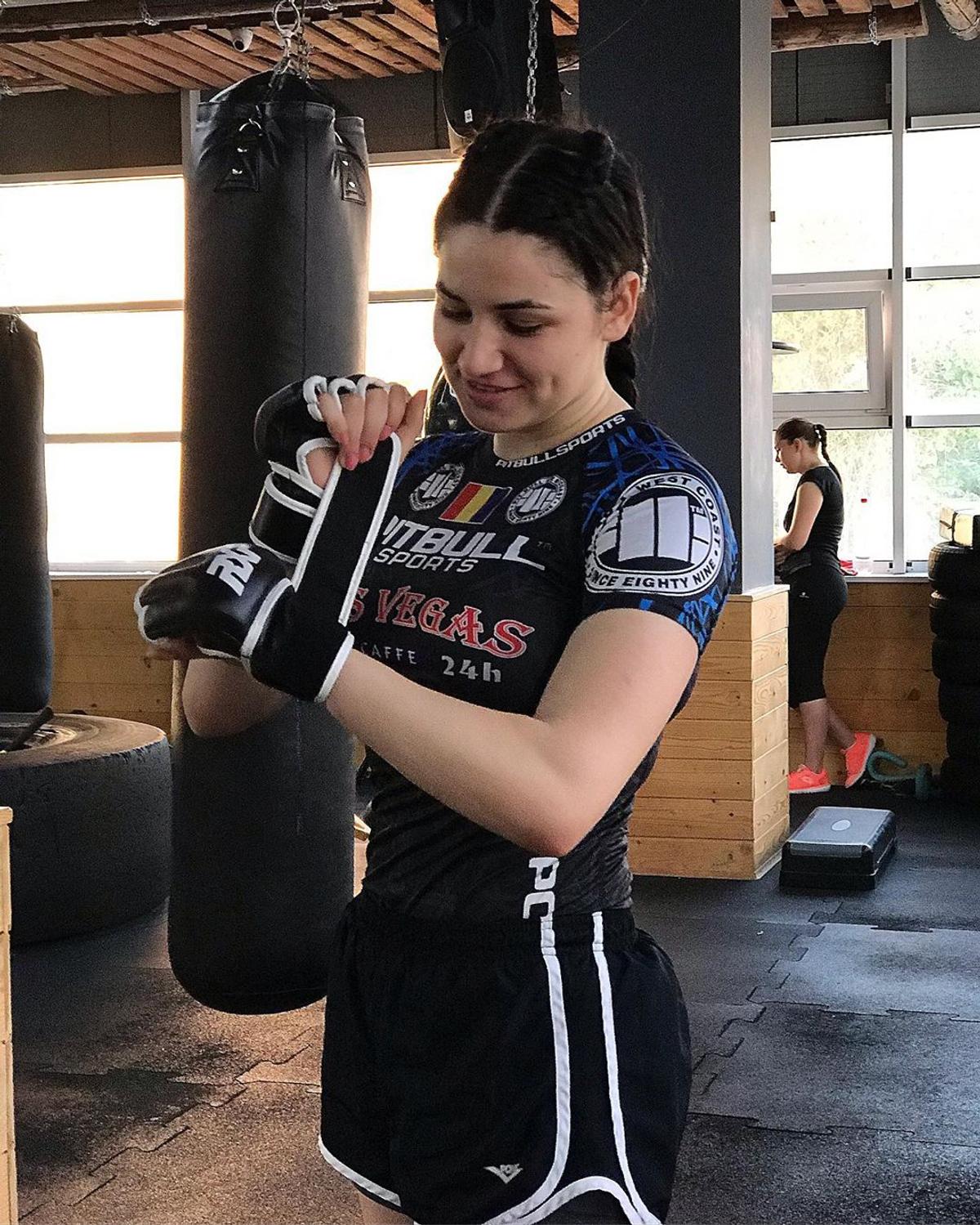 FOTO Bărbatul din spatele Dianei Belbiță, sportiva care se pregătește de debutul în UFC: „El reuşeste să facă mereu acea minune”