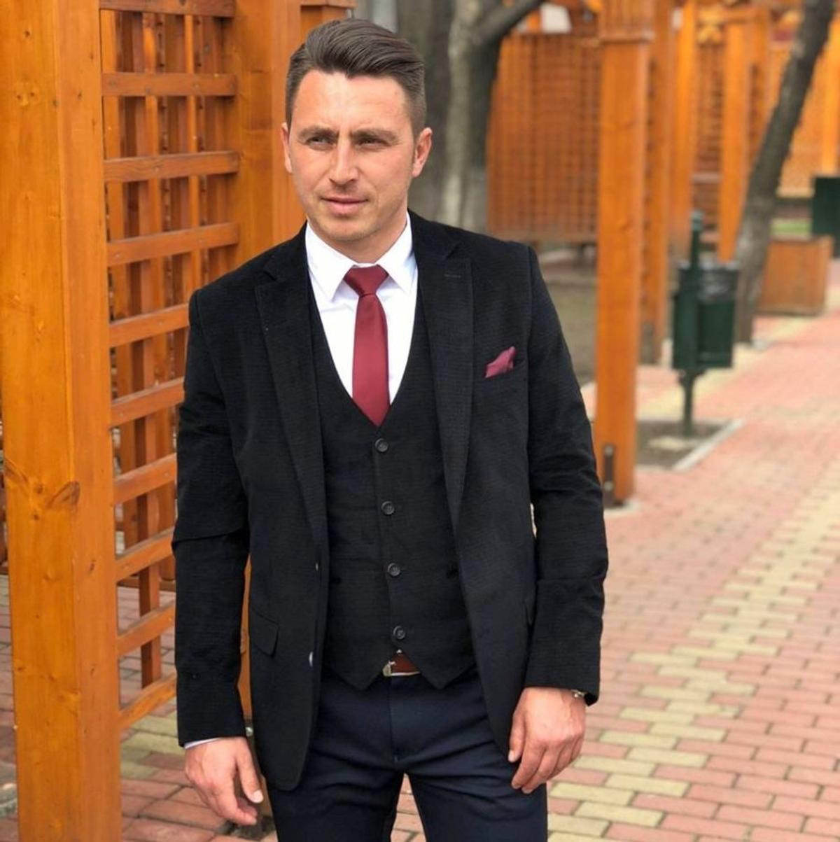 Ilie Poenaru și-a închis echipa în cantonament și a plecat la propria nuntă! » „Restaurantul mai era liber abia la anul”  :D