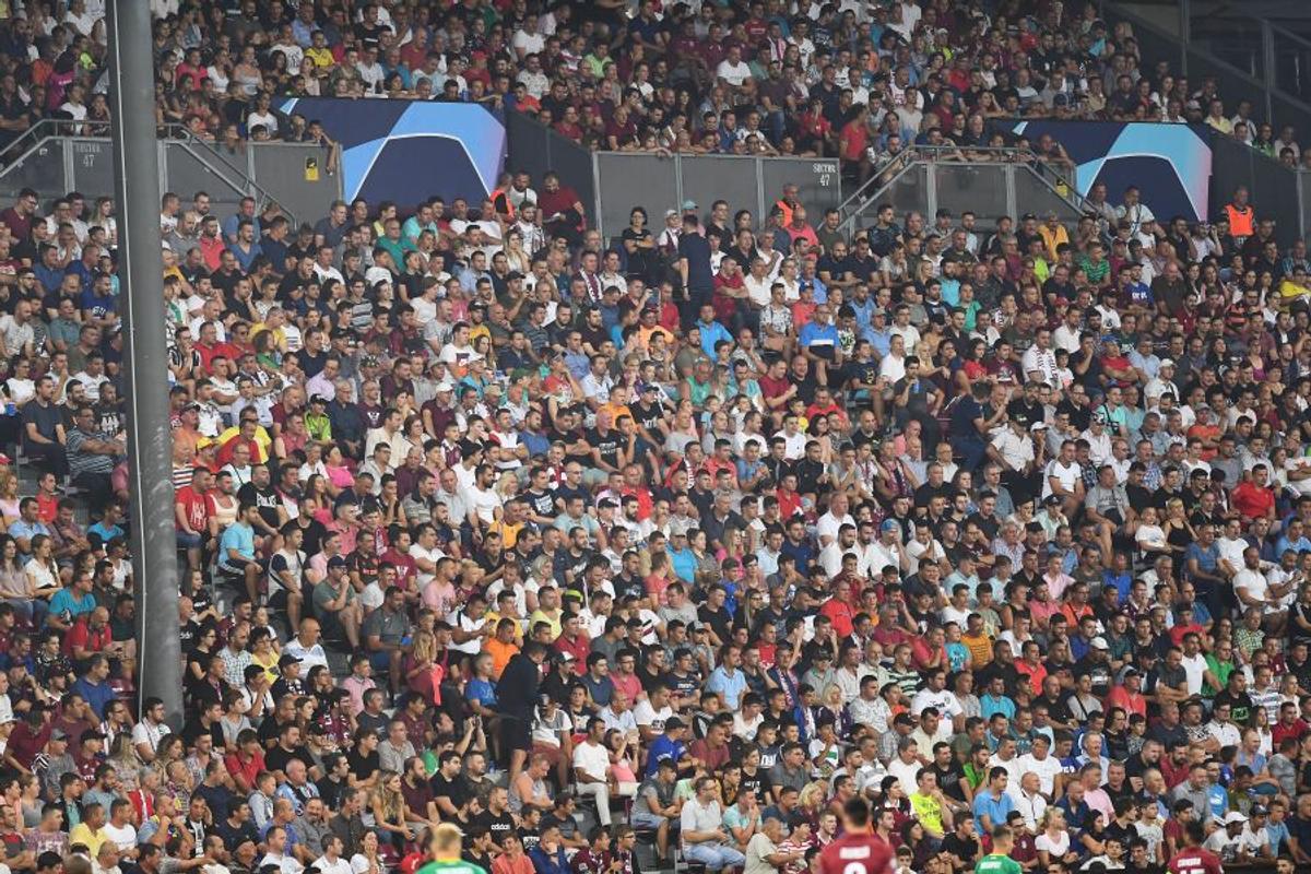 CFR CLUJ - SLAVIA PRAGA 0-1 // GALERIE FOTO Ardealul fain » Români din toată țara, unguri și cehi au luat cu asalt arena din Gruia