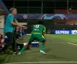 Dan Petrescu îl ține pe Peter Olayinka