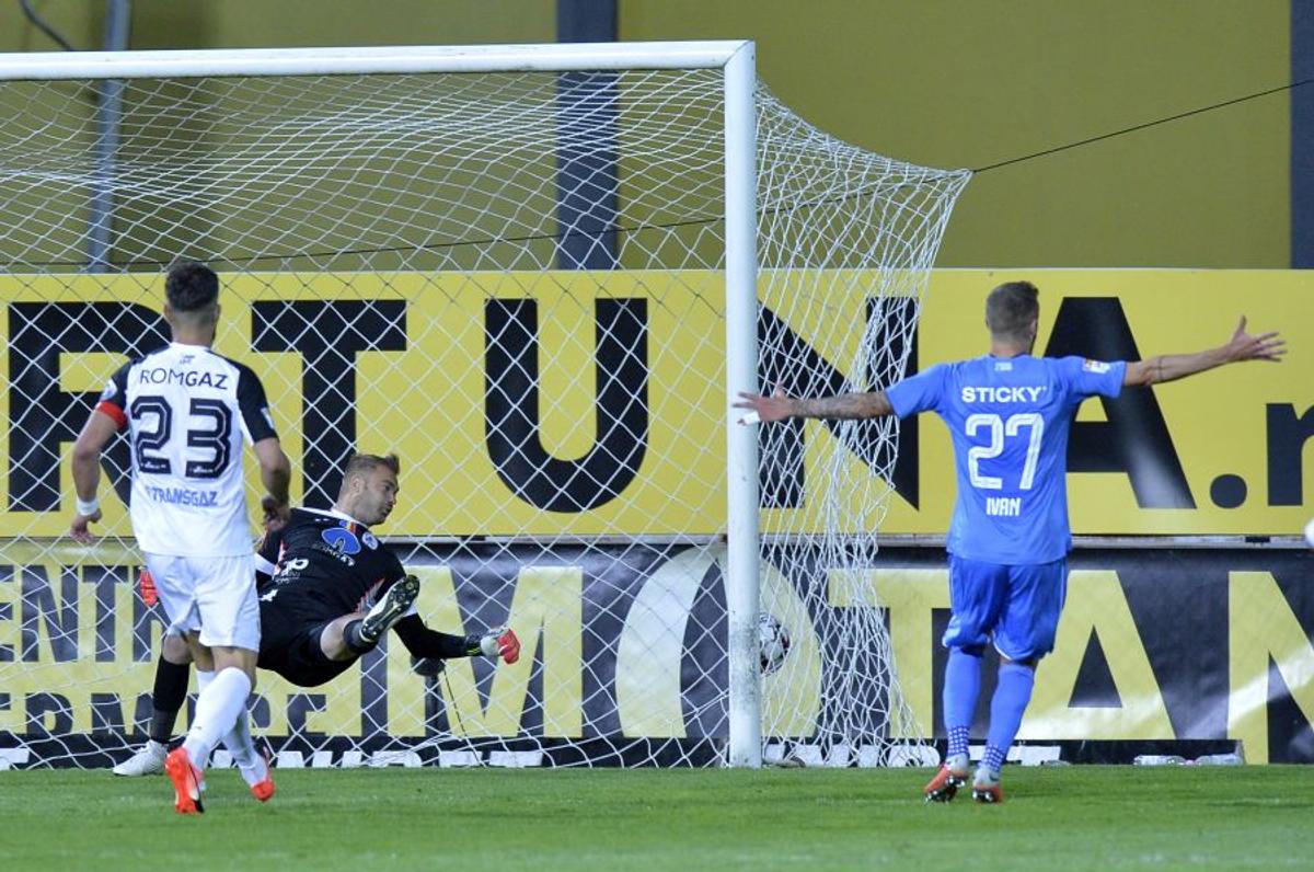 Gaz Metan - Craiova, liveTEXT+VIDEO » Vătăjelu reușește un gol superb!