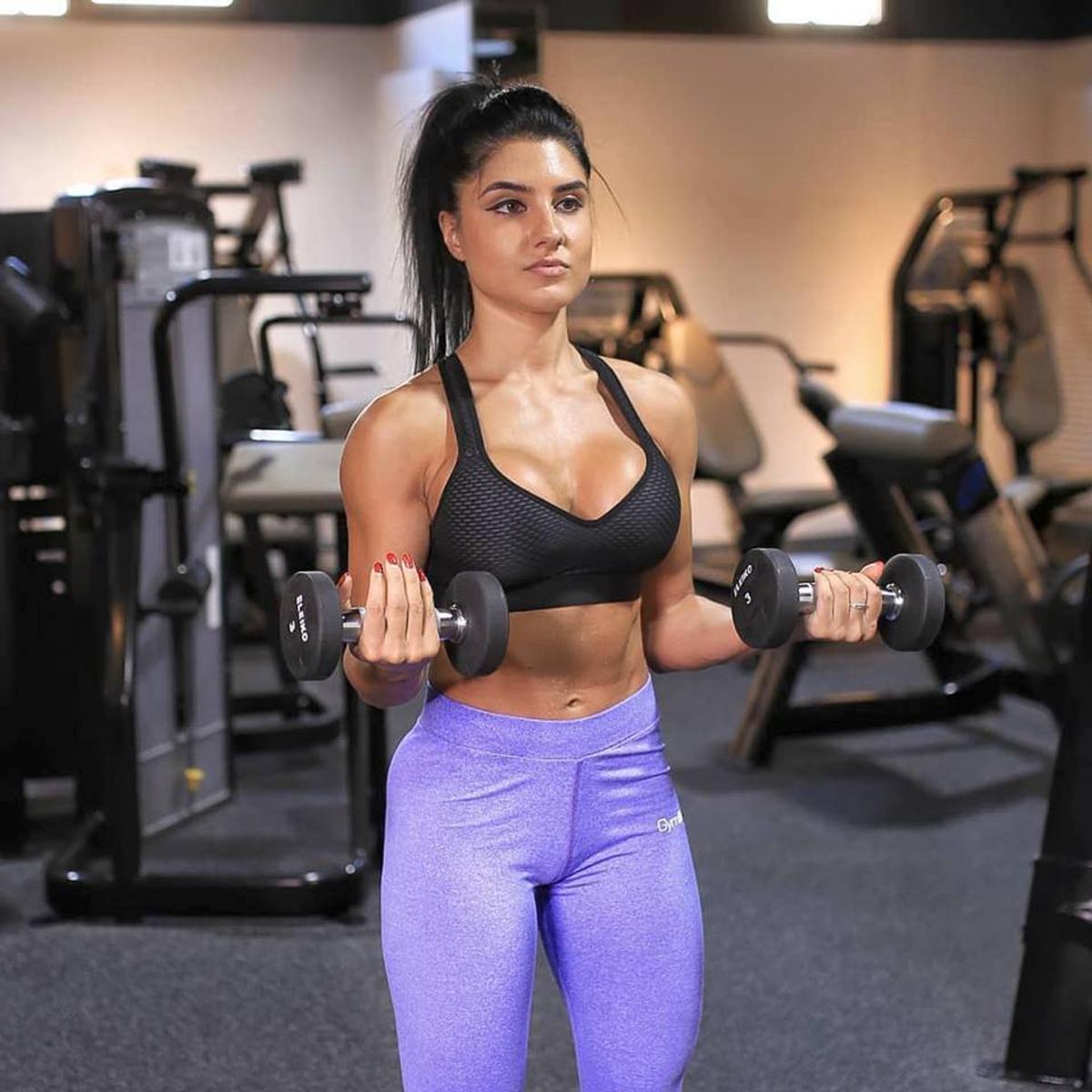 GALERIE FOTO HOT Romina Neacșu e cea mai sexy antrenoare de fitness și pozează incendiar: "Mesaje de la fotbaliști? Ha, ha, ha!"