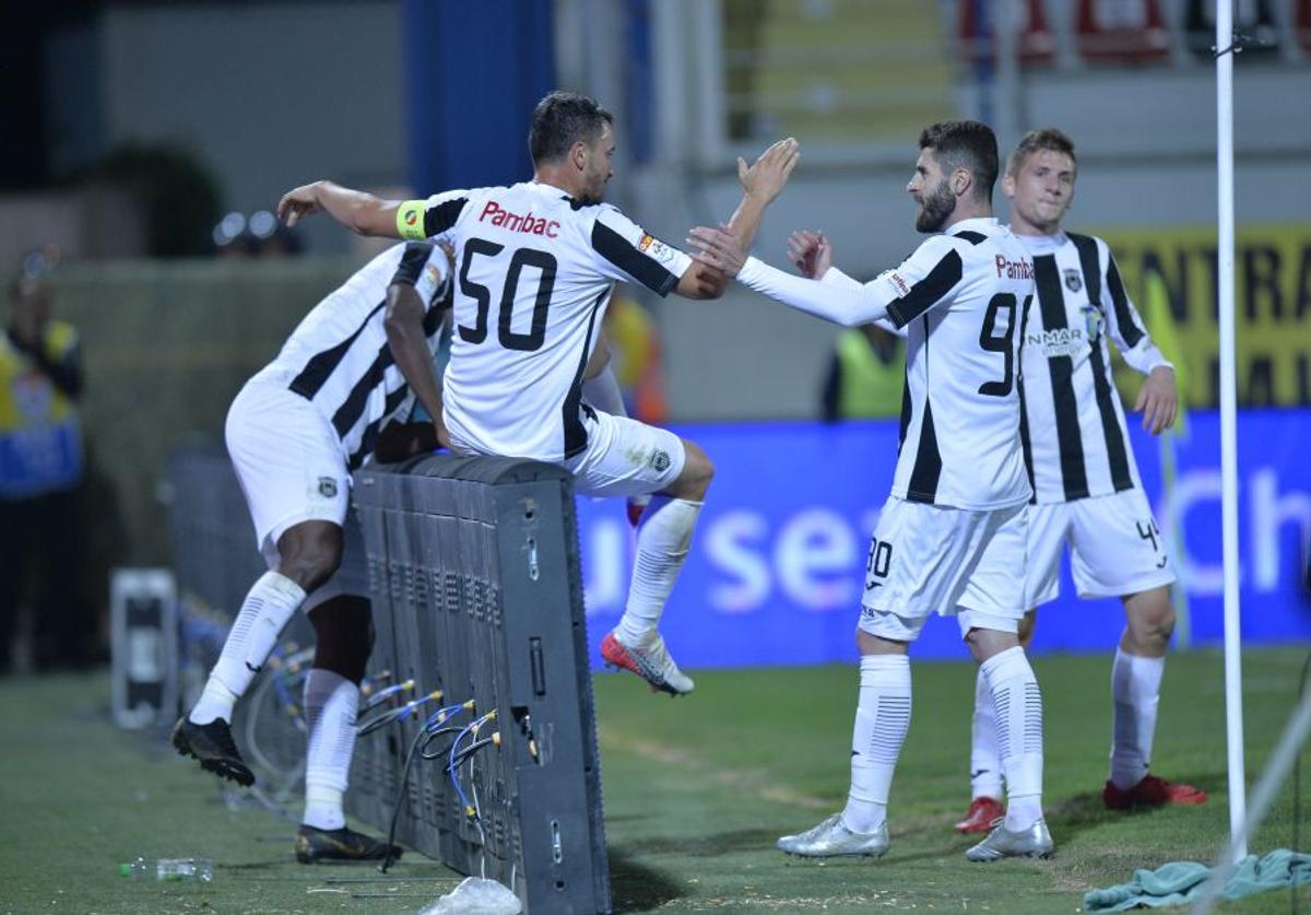 GALERIE FOTO Astra - Dinamo 3-2 // Cronică Cristian Geambașu: „Astra-i apărare, Dusan?”