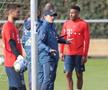 FOTO Panică la antrenamentul lui Bayern » Corentin Tolisso s-a prăbușit la pământ ținându-se cu mâna de piept! Antrenamentul a fost suspendat