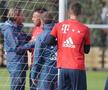 FOTO Panică la antrenamentul lui Bayern » Corentin Tolisso s-a prăbușit la pământ ținându-se cu mâna de piept! Antrenamentul a fost suspendat
