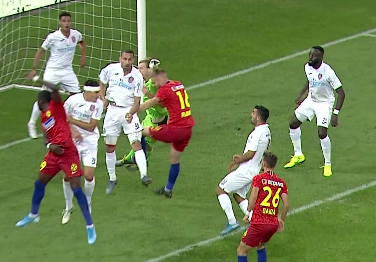 FCSB - CFR CLUJ // FOTO UPDATE Porumboiu a clarificat faza din prima repriză: „Dacă era VAR, sigur se dădea 11 metri!”