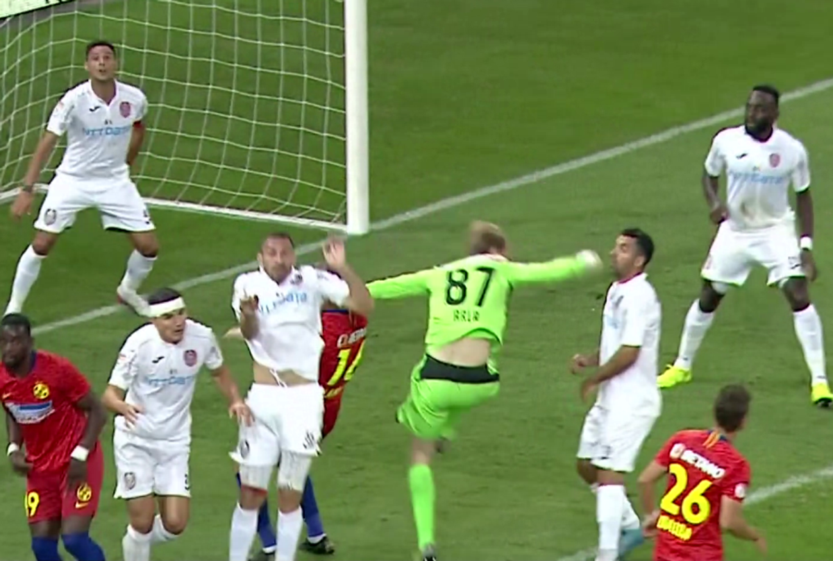 FCSB - CFR CLUJ // FOTO UPDATE Porumboiu a clarificat faza din prima repriză: „Dacă era VAR, sigur se dădea 11 metri!”