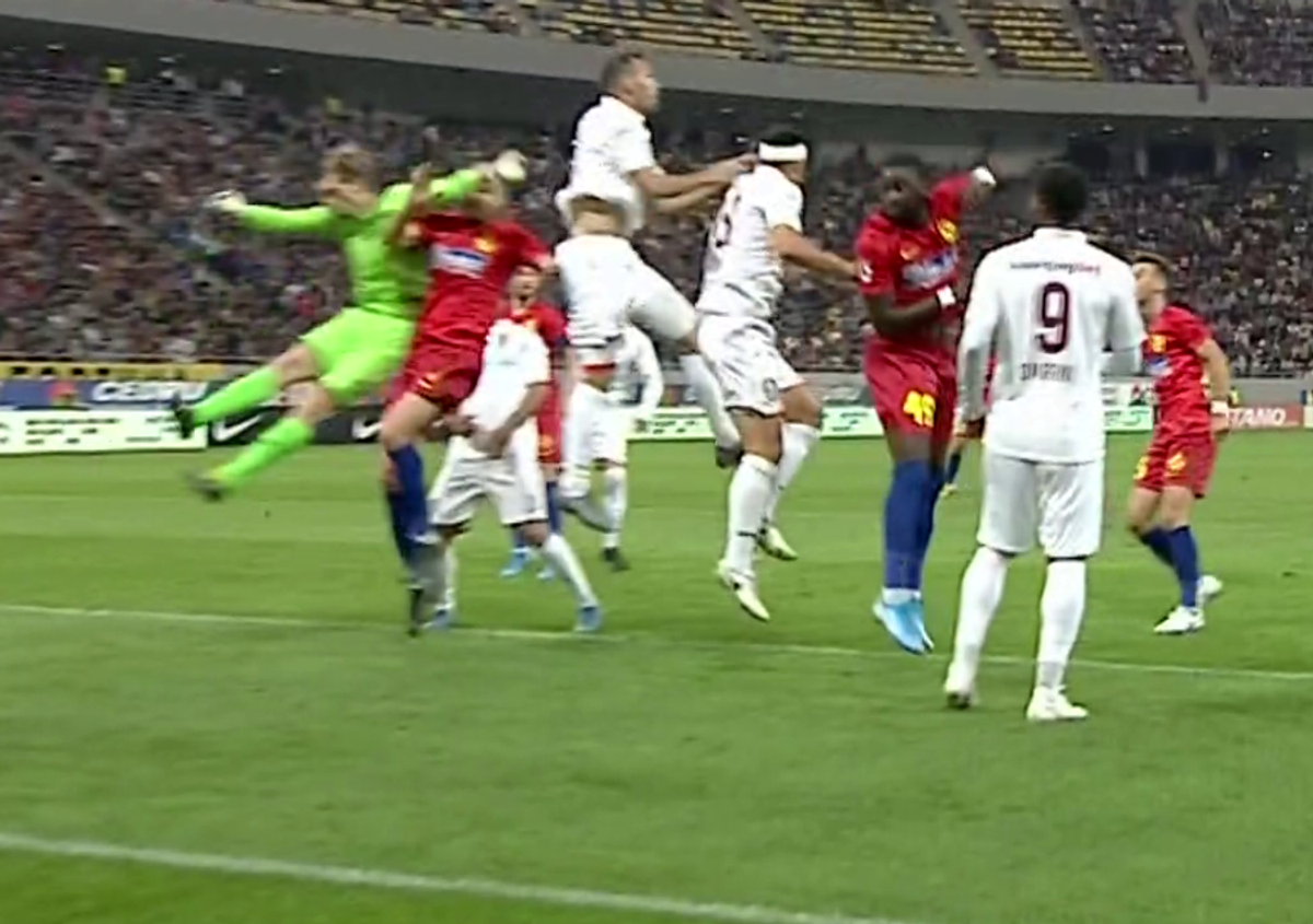 FCSB - CFR CLUJ // FOTO UPDATE Porumboiu a clarificat faza din prima repriză: „Dacă era VAR, sigur se dădea 11 metri!”