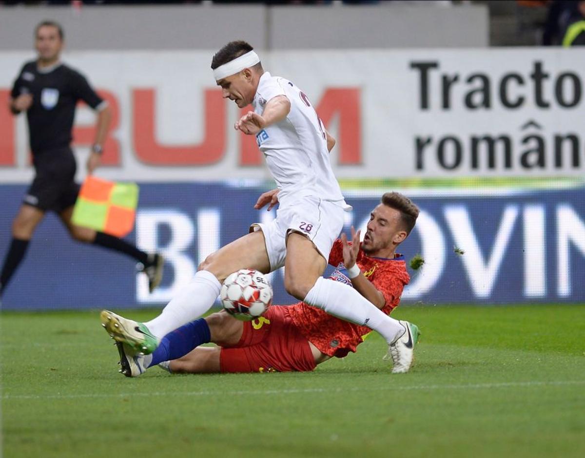 FCSB - CFR CLUJ // FOTO Faza serii pe stadion: ce scria pe o pânză afișată în mijlocul fanilor roș-albaștri :D