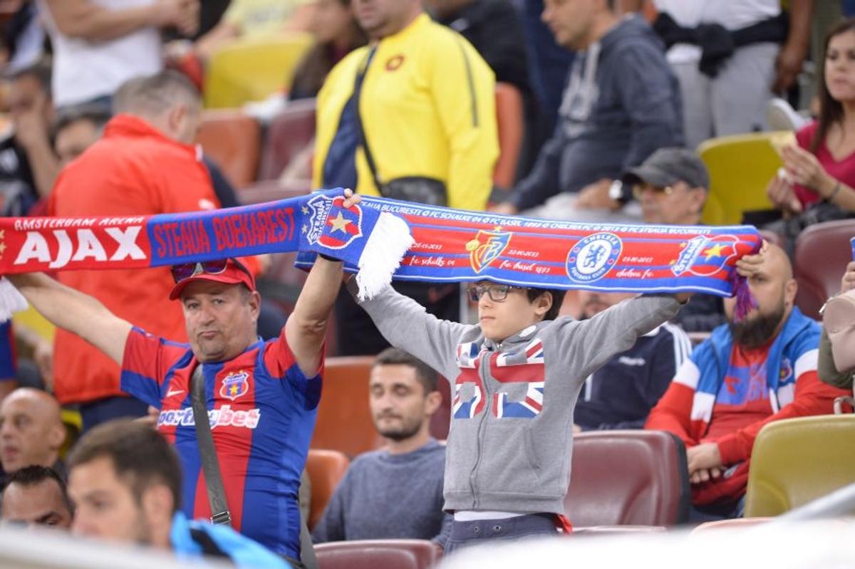 FCSB - CFR CLUJ // FOTO Faza serii pe stadion: ce scria pe o pânză afișată în mijlocul fanilor roș-albaștri :D