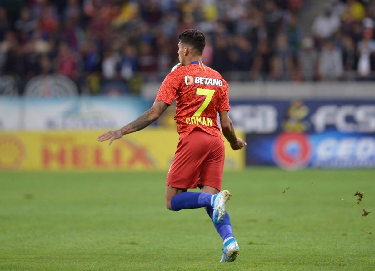 FCSB - CFR CLUJ // FOTO Faza serii pe stadion: ce scria pe o pânză afișată în mijlocul fanilor roș-albaștri :D