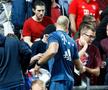 VIDEO + FOTO Momente de groază în Youth League! Fanii greci au intrat pe teren și i-au umplut de sânge pe nemți » Marius Avram a oprit meciul