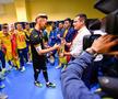 UPDATE Mirel Rădoi a cerut ca Vlad Munteanu să nu mai apară în preajma lotului U21! Detalii despre ceartă: i-a atenționat pe jucători că le-a luat șampanie scumpă și intervine în timpul ședințelor tehnice