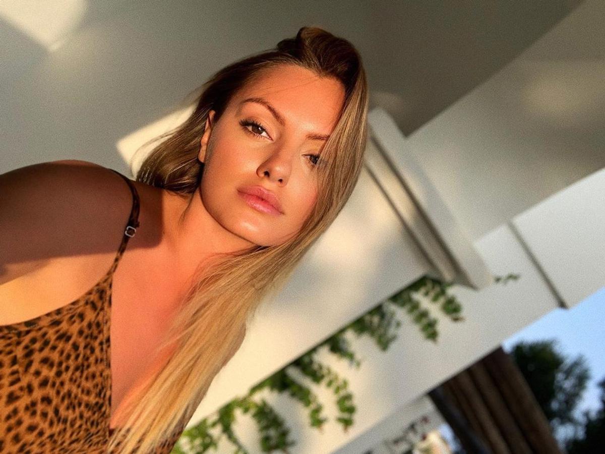 GALERIE FOTO A renunțat la tot! Imagini INTERZISE MINORILOR postate de superba Alexandra Stan pe rețelele de socializare: "Woooow! Not censored"