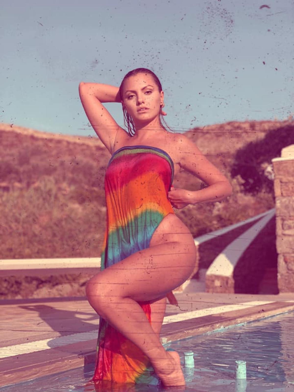 GALERIE FOTO A renunțat la tot! Imagini INTERZISE MINORILOR postate de superba Alexandra Stan pe rețelele de socializare: "Woooow! Not censored"