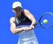 FOTO+VIDEO Simona Halep a trecut categoric de Barbora Strycova și s-a calificat în „optimi” la Wuhan!