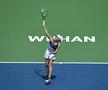 FOTO+VIDEO Simona Halep a trecut categoric de Barbora Strycova și s-a calificat în „optimi” la Wuhan!
