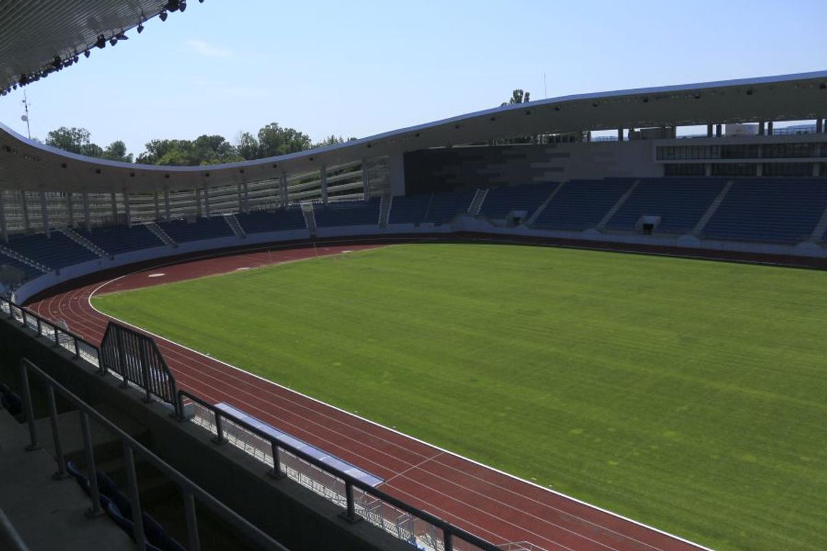Ghișee la peluză » Stadionul de 24 milioane € din România devine clădire de birouri pentru angajații Primăriei: „Prezintă garanții în cazul unui cutremur major”