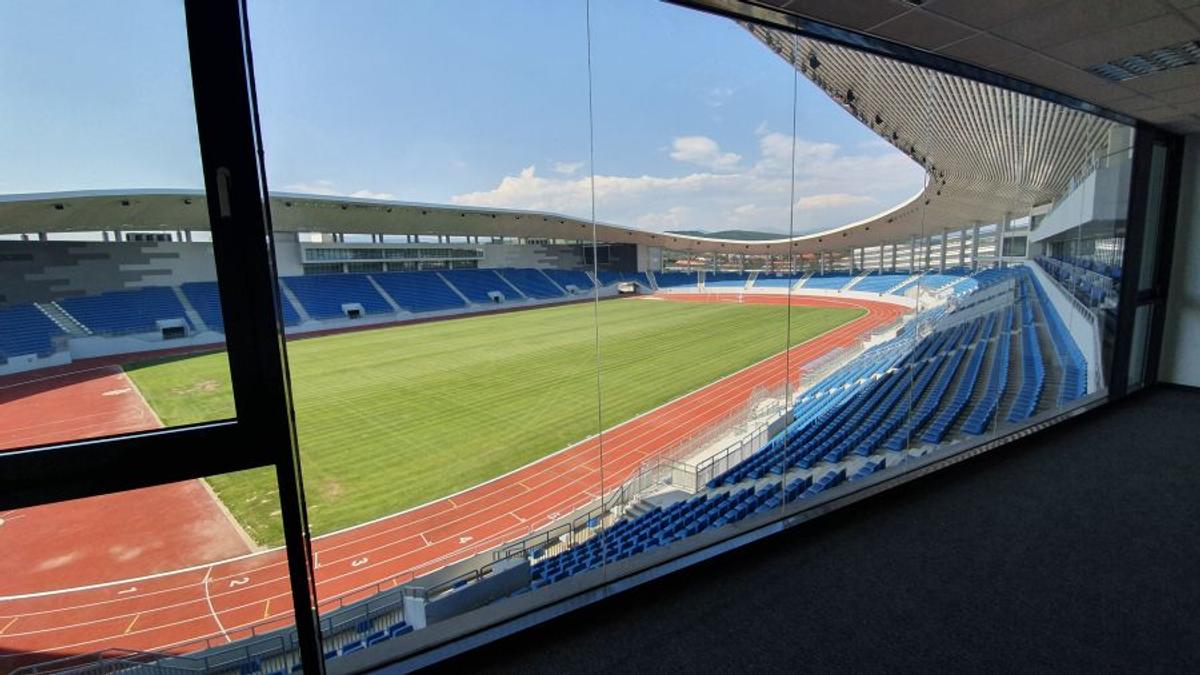 Ghișee la peluză » Stadionul de 24 milioane € din România devine clădire de birouri pentru angajații Primăriei: „Prezintă garanții în cazul unui cutremur major”