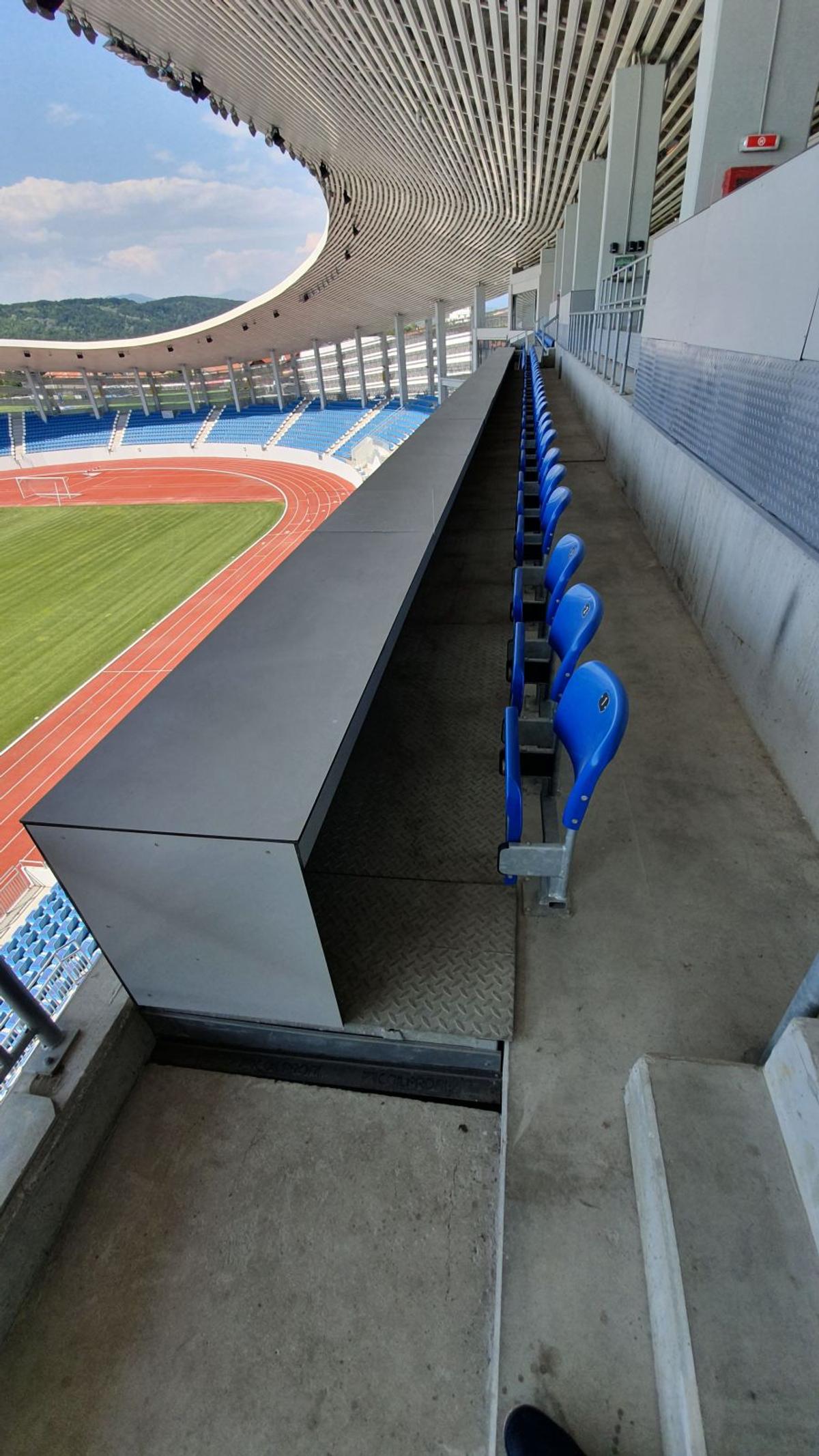 Ghișee la peluză » Stadionul de 24 milioane € din România devine clădire de birouri pentru angajații Primăriei: „Prezintă garanții în cazul unui cutremur major”
