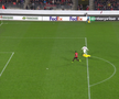 RENNES - CFR CLUJ // GALERIE FOTO Trebuia CFR Cluj să primească penalty? Portarul lui Rennes a primit ROȘU după ce l-a faultat pe Lacina Traore, la marginea careului de 16 metri